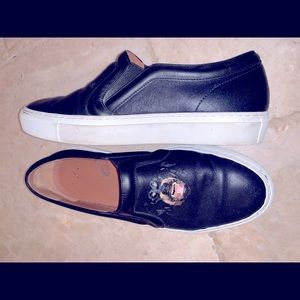 - Gently worn GIVENCHY ROTWEILLER black slid…
